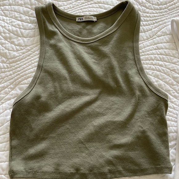 SOLD FINAL MARKDOWN‼️ Set of 3 cropped tank tops - Picture 2 of 4